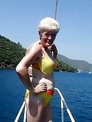 Grandmother granny reveal boobs porn pics